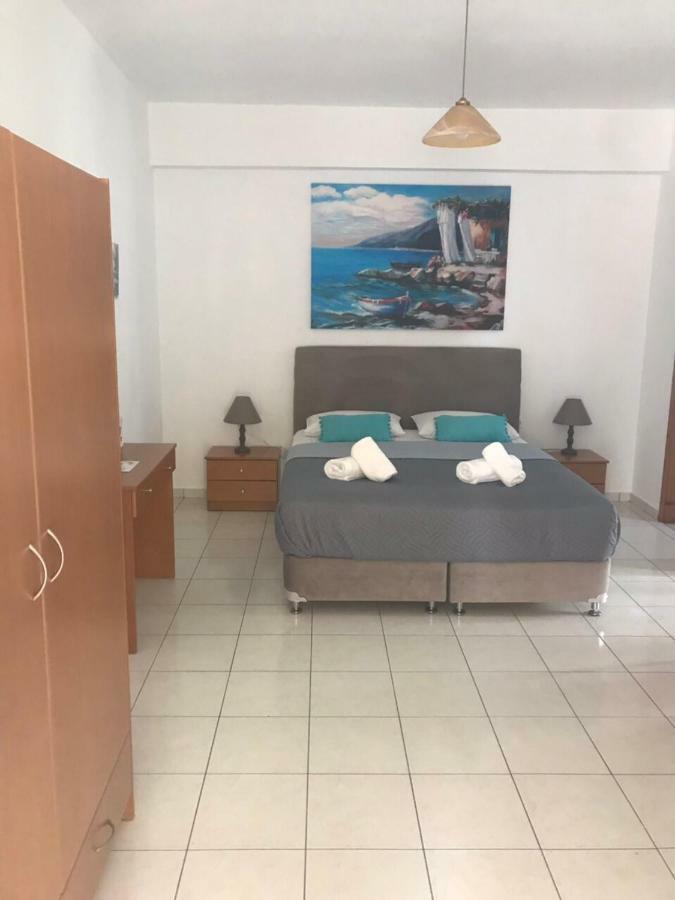 Apartament Vrisi & *
