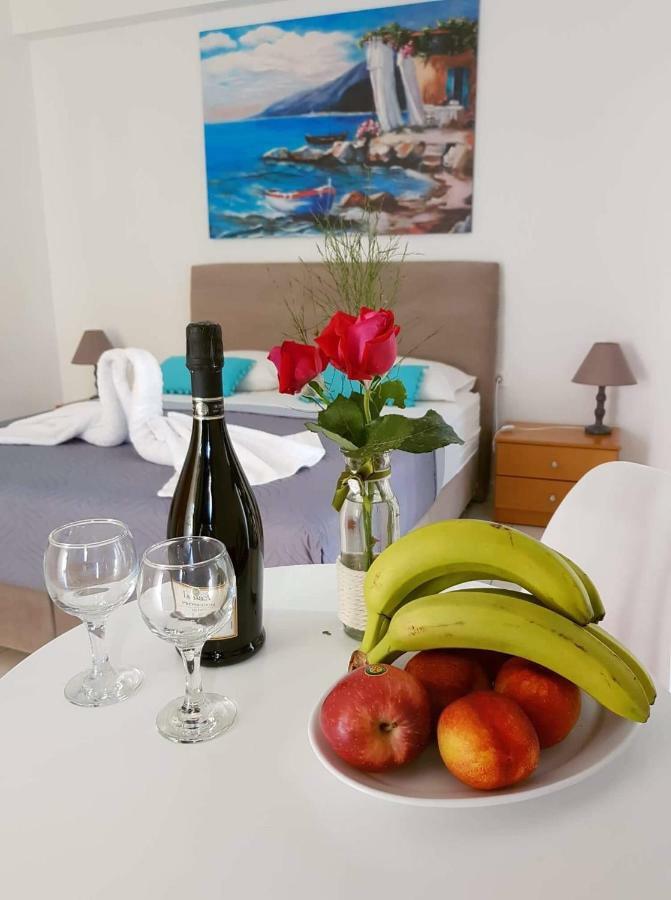 Apartament Vrisi & *