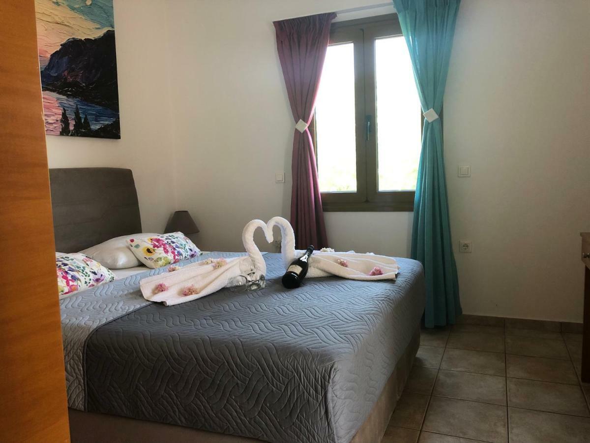 Apartament Vrisi & *