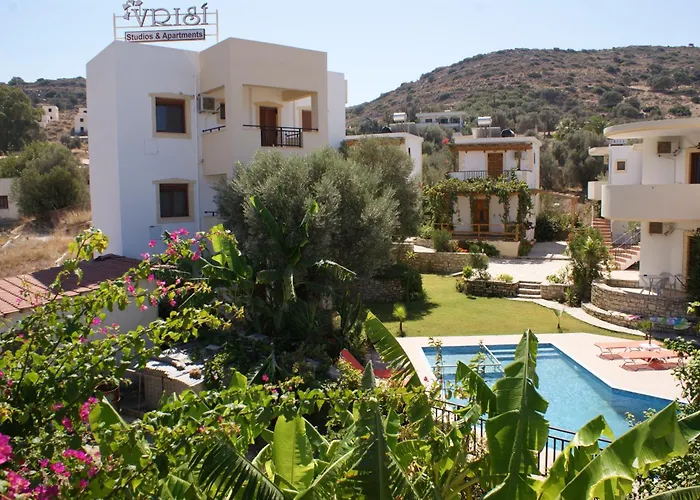 Vrisi Apartments & Villa