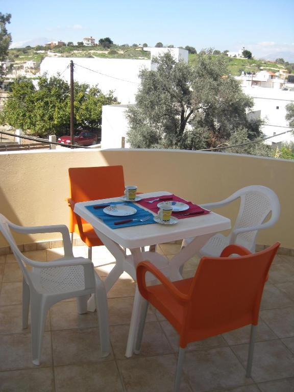 Vrisi & Apartment Pitsidia
