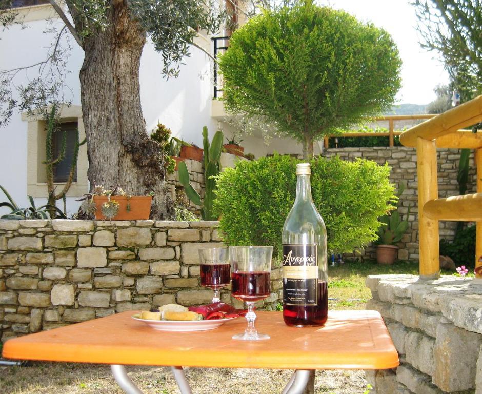 Vrisi & Apartment Pitsidia