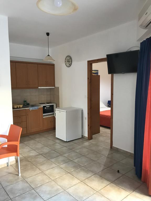 Vrisi & Apartment Pitsidia