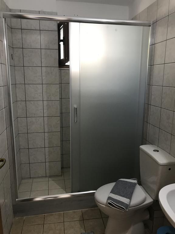 Vrisi & *