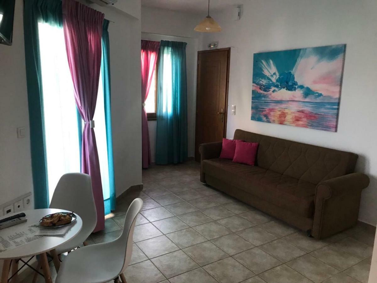Vrisi & Apartment Pitsidia
