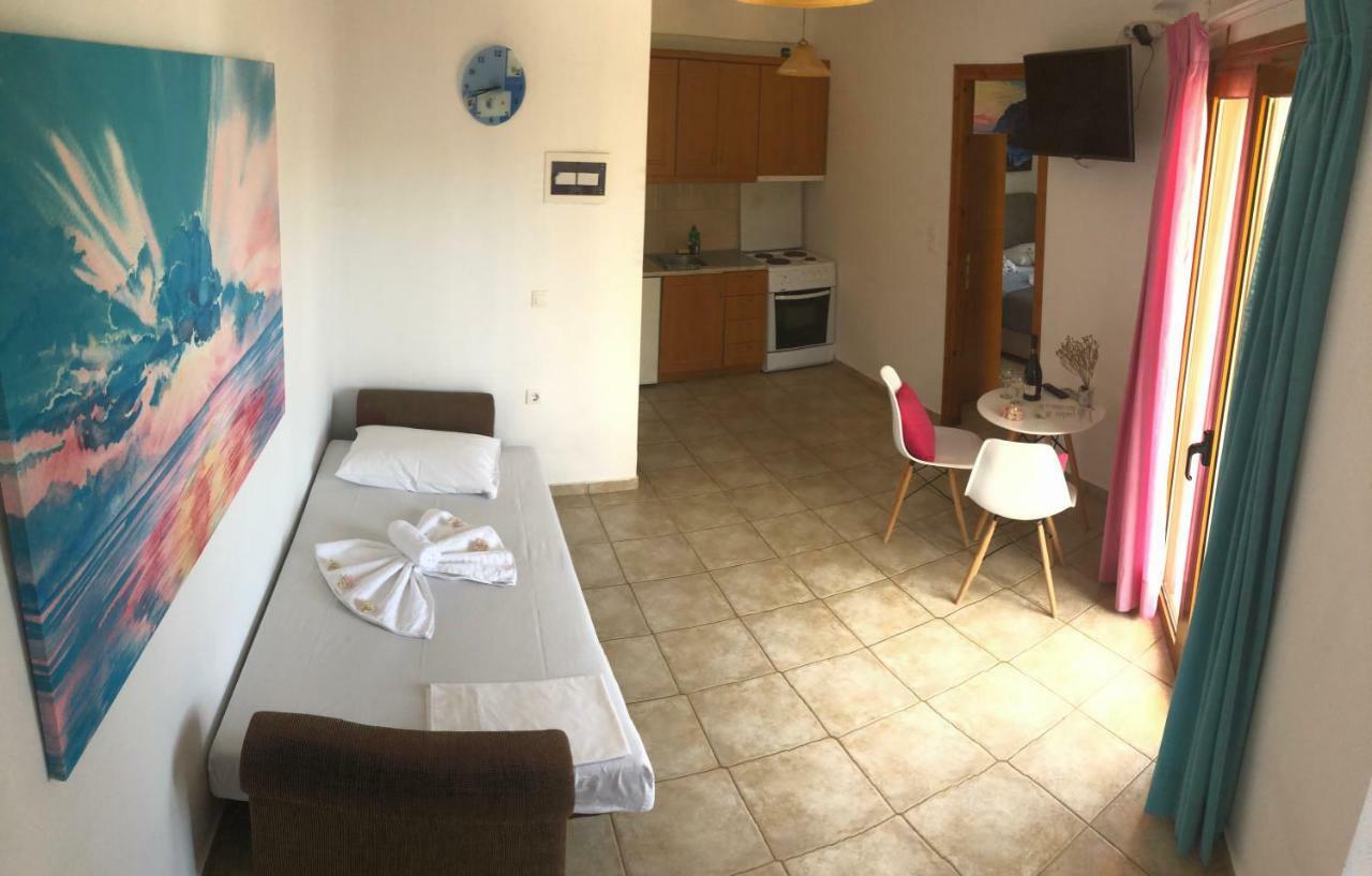 Apartment Vrisi &