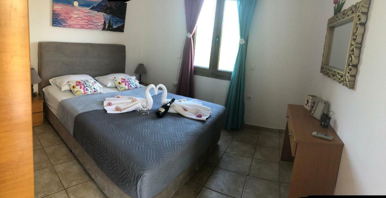 Apartment Vrisi &